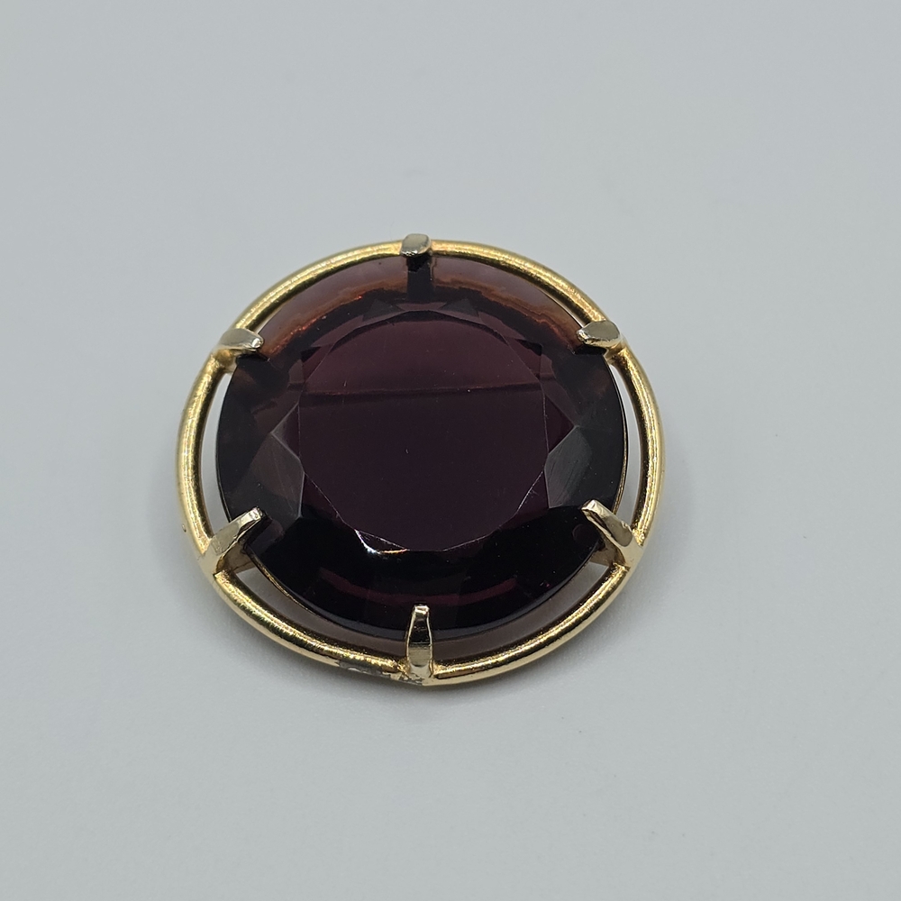 Vintage Purple Amethyst Colored Glass MCM 1.5" Faceted Circle Brooch, Unsigned - Picture 2 of 13